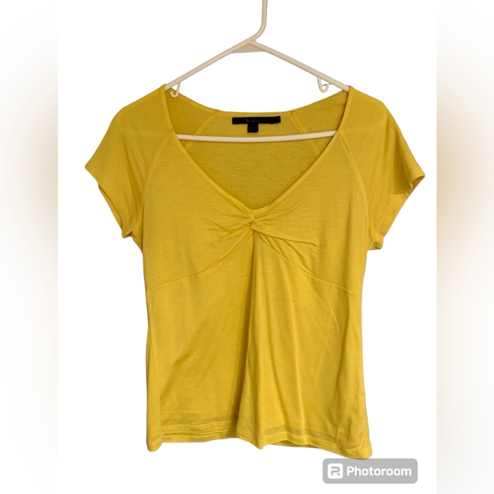 Boden yellow tee, v neck women’s size medium